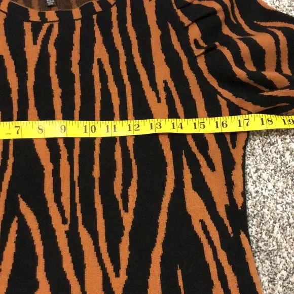 LucyParis animal print sweater size large. - Picture 8 of 9